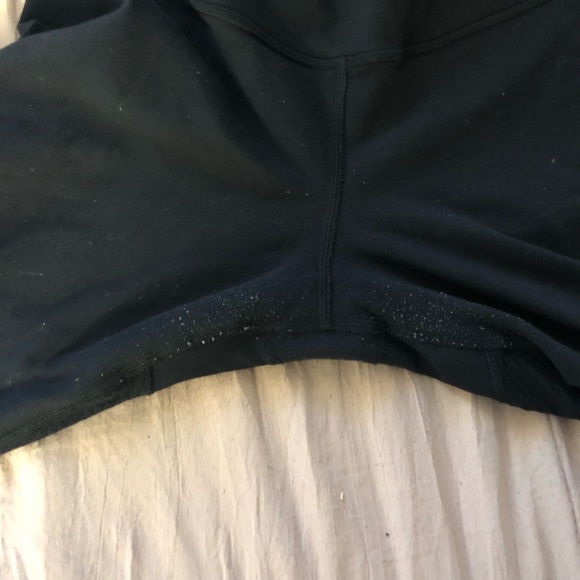 Lululemon size 6 or 8 pants - Picture 5 of 5